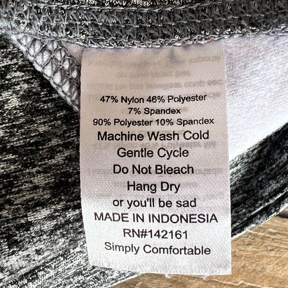 Lularoe Jade Capri (Workout) Legging - Picture 8 of 9